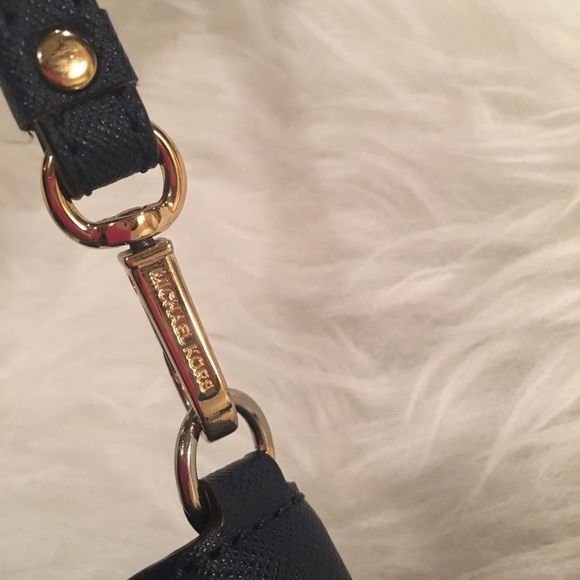 Michael Kors wristlet iPhone 5 blue wallet - Picture 8 of 8